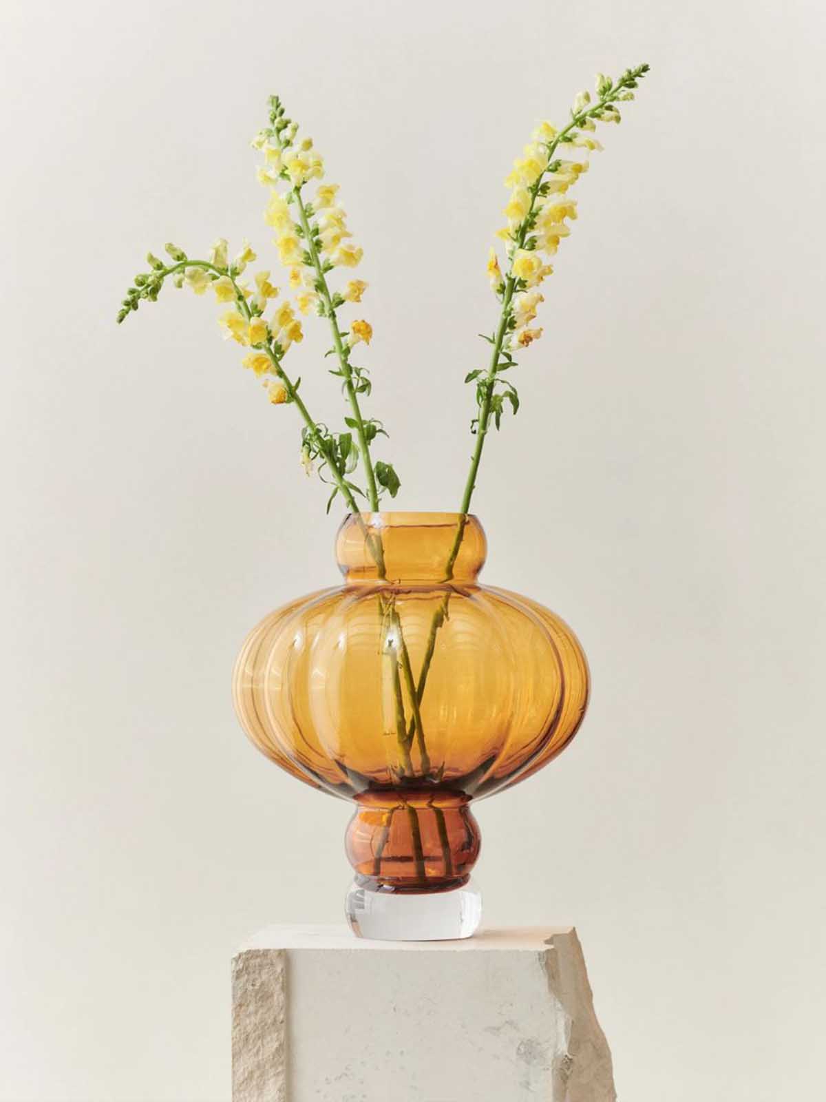 SCULPTURAL GLASS BALLOON VASE