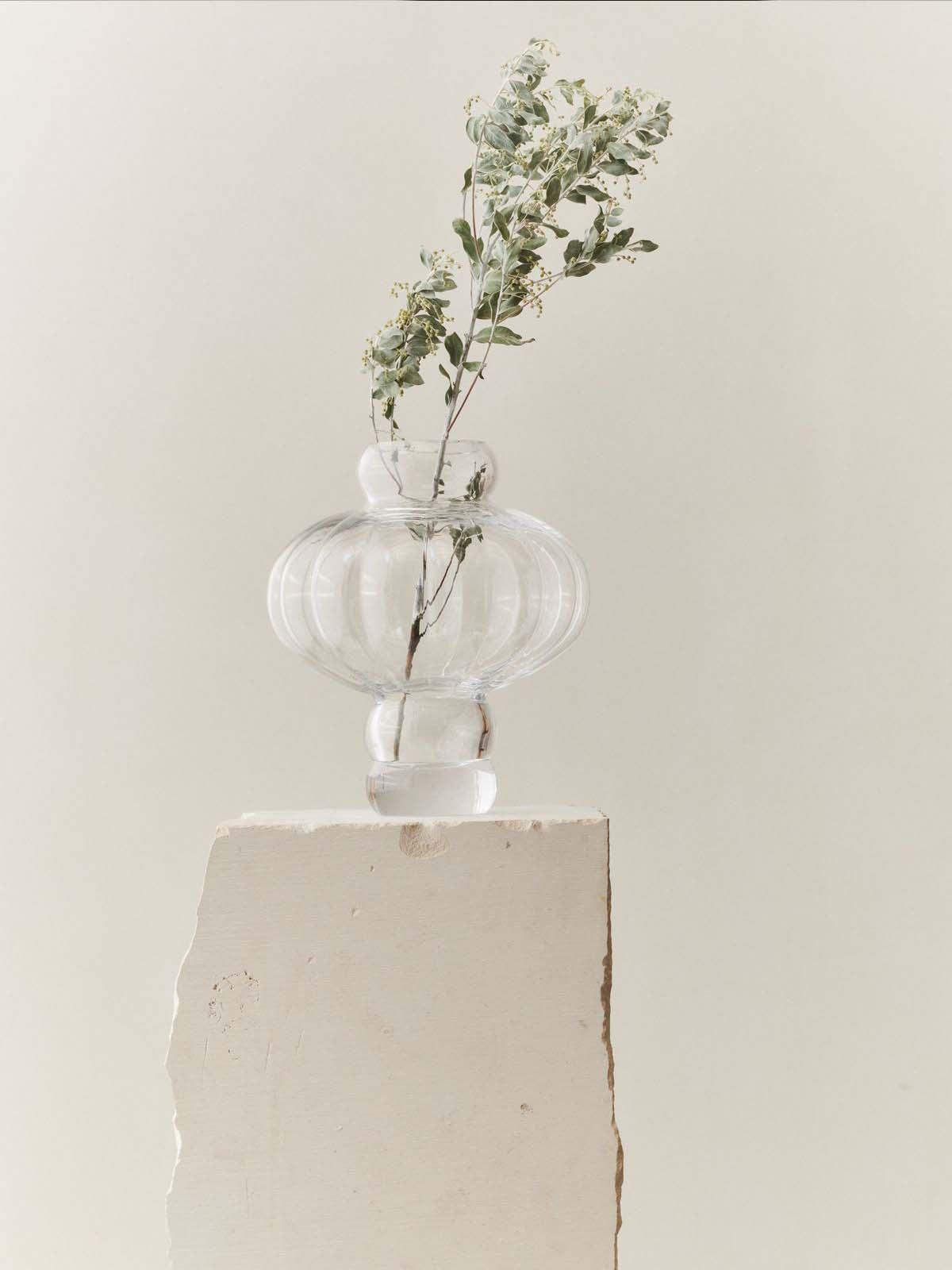 SCULPTURAL GLASS BALLOON VASE