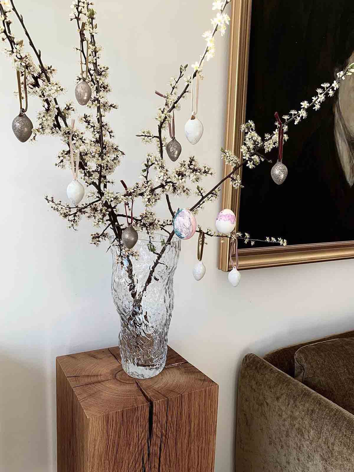 OYSTER SHELL TEXTURED GLASS VASE
