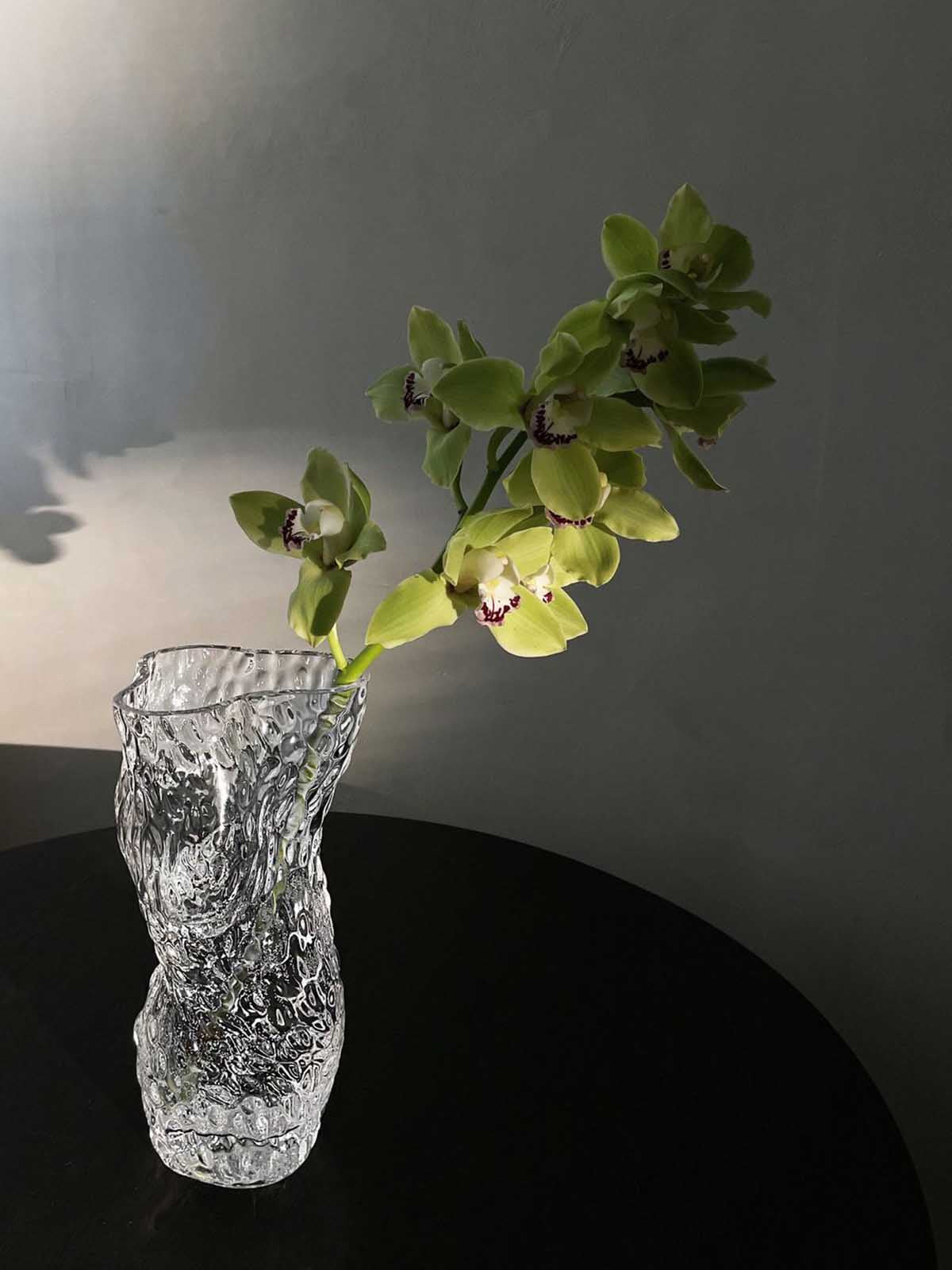 OYSTER SHELL TEXTURED GLASS VASE