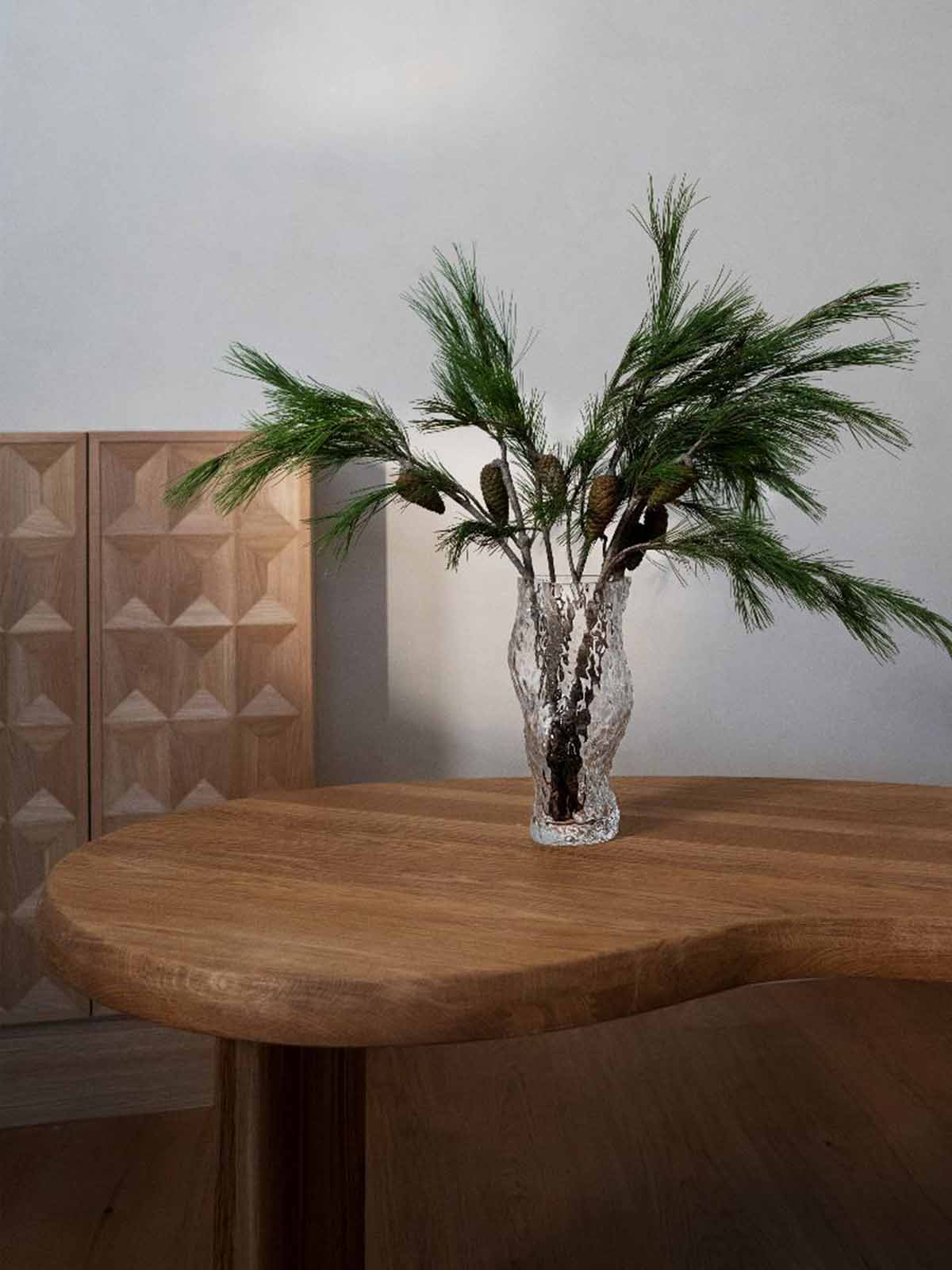 OYSTER SHELL TEXTURED GLASS VASE