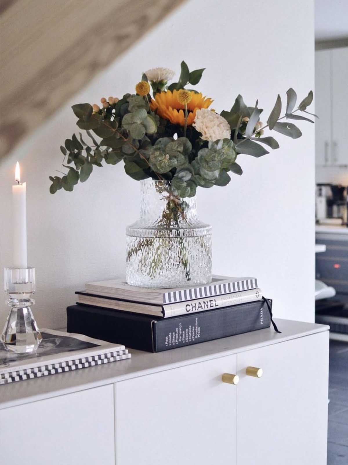 STRUCTURED GLASS COLUMN VASE