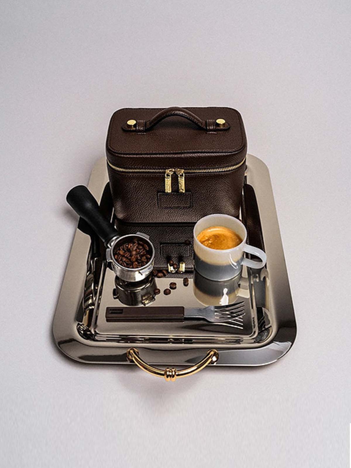 THE ESSENTIAL VANITY CASE
