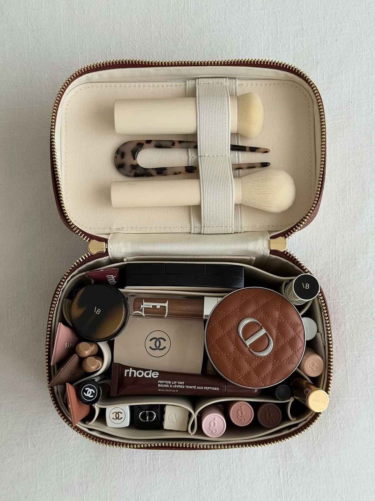 THE ESSENTIAL VANITY CASE