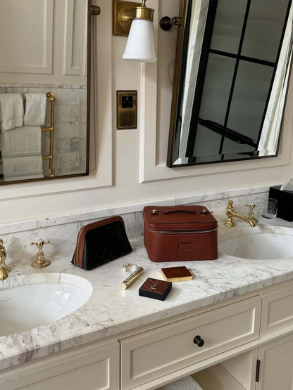 THE ESSENTIAL VANITY CASE